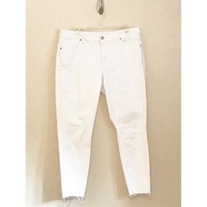 LOFT Curvy Skinny White Ankle Jeans